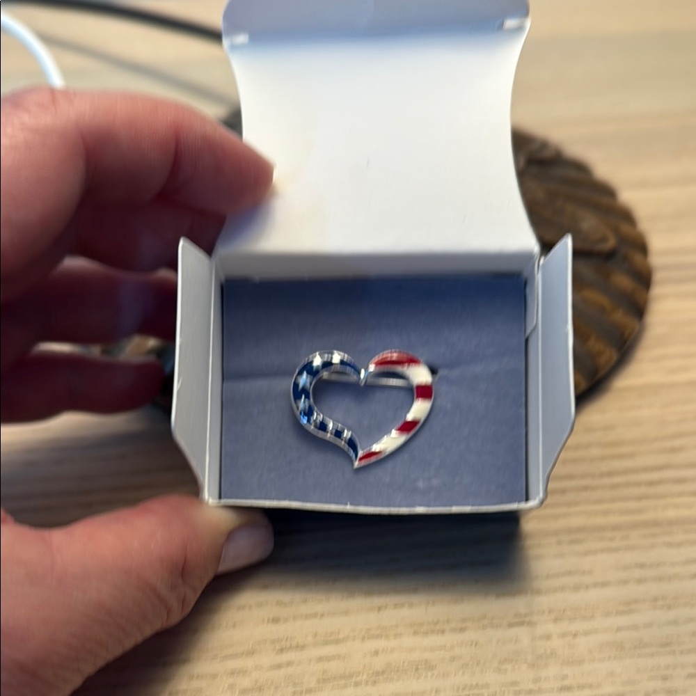 Avon American Pride Pin